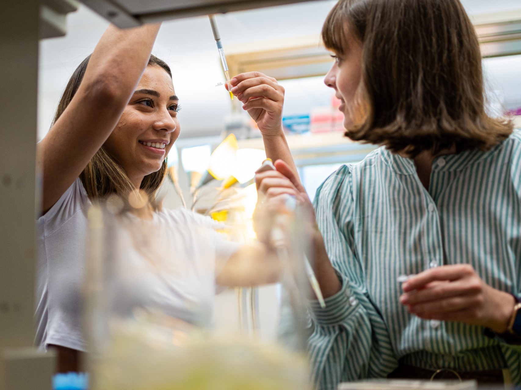 Marielle Avola  and Lindsay Helock perform neuroscience summer research.